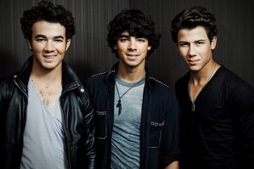 Jonas Brothers jonas-brothers-42145.jpg