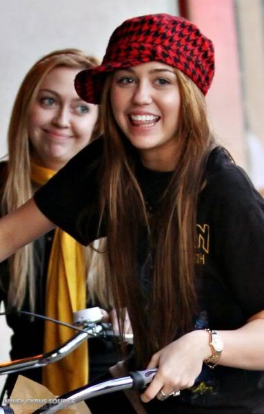 Miley Cyrus miley-cyrus-56735.jpg