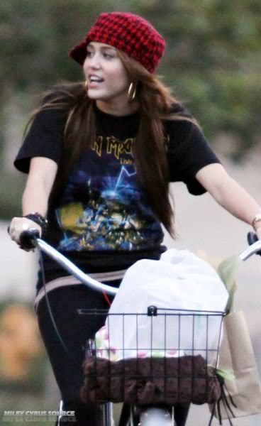 Miley Cyrus miley-cyrus-56736.jpg