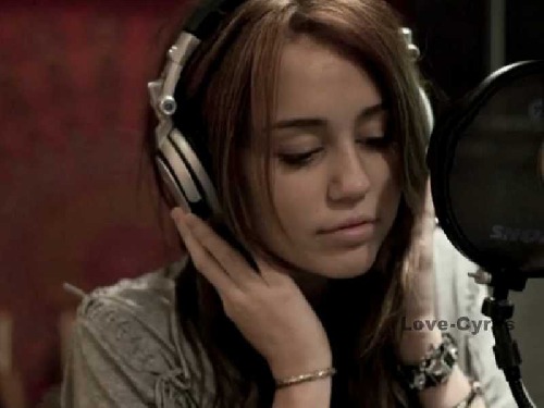 miley-cyrus-73611.jpg