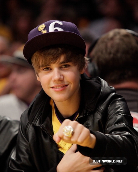 Justina Bieberova-transexualista,chcípni bobře!