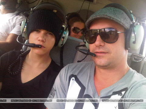 žjůůwa mu tak sluší ta černá čepka <3