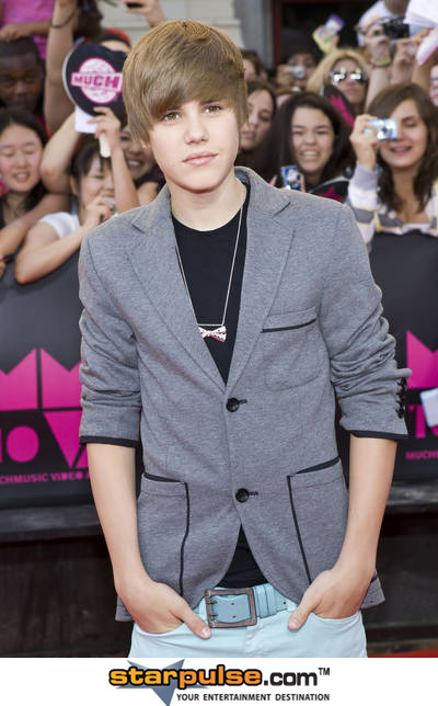 strašně mu to sluší.....♥♥