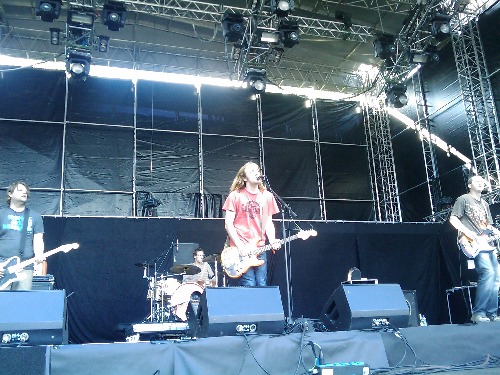 Vypsaná fiXa na Colours of Ostrava 2009, místo Mejly je za bicími bubeník z Kašpárka v rohlíku