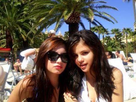 ---Selena---