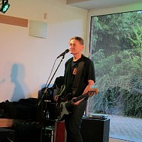 Golda hledící, vzpřímený, nastavený na mnoho slov o víře, lásce, pokoře...