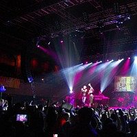 Feel během koncertu v Roseland Ballroom v New Yorku v únoru 2009.