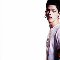 t-mills-261204-w200.jpg