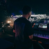 Linkin Park - Numb (Live in São Paulo) - text - KaraokeTexty.cz