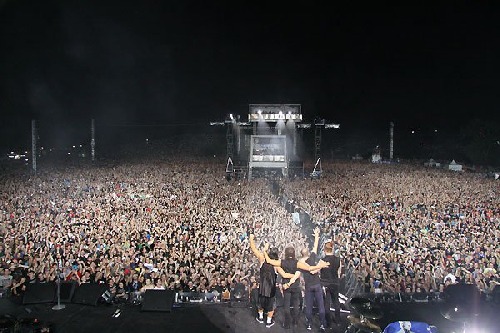 Esp mx. Сколько человек было на концерте металлики. Сколько человек было на концерте металлики. Металлика монстры рока 1991. Esp mx man to wolf.