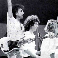 při úspěšném vystoupení na charitativním koncertě Live Aid (1985)