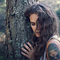 tove-lo-482168-w200.jpg