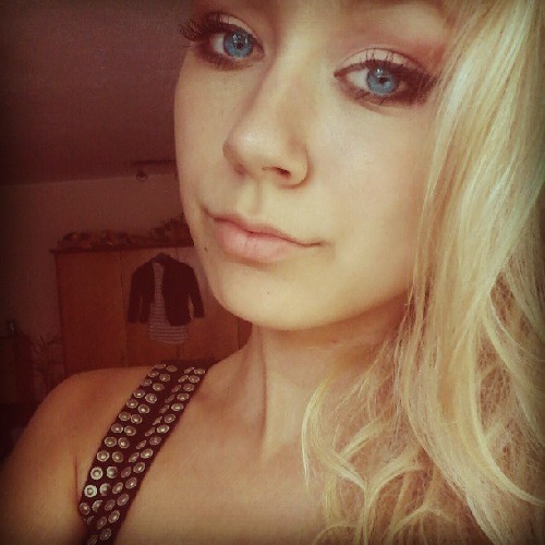 :))) Blue Eyes :)