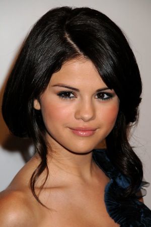 SelenaGomezz