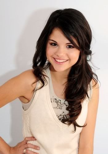 SelenaGomezz