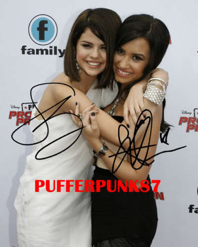 demi and selena podpisy