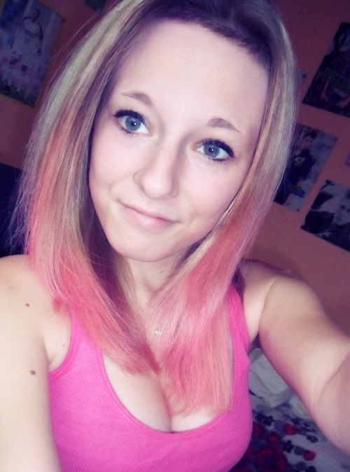 pink :3